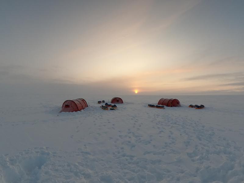 Das Knirschen der Skier auf dem Schnee, die Weite der Landschaft, die Abwesenheit von Zivilisationsgeräuschen, die unterschiedlichen Schneeformationen: Es war eine Reise voller Naturerlebnisse und Herausforderungen.