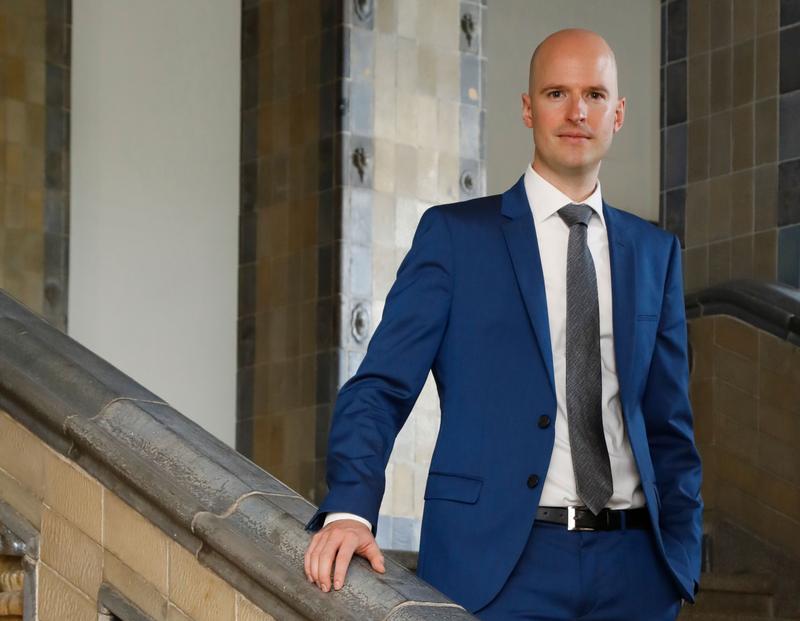 Dr. Dr. Lukas Bunse (Universitätsmedizin Mannheim der Universität Heidelberg) wird von der Aventis Foundation heute Abend mit einem Life Sciences Bridge Award ausgezeichnet