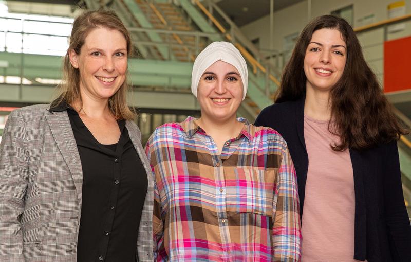 Researchers at the UKB and University of Bonn uncover rare genetic variants involved in male-pattern hair loss: (from left to right) PD Dr. Stefanie Heilmann-Heimbach, second author Rana Aldisi, and Sabrina Henne