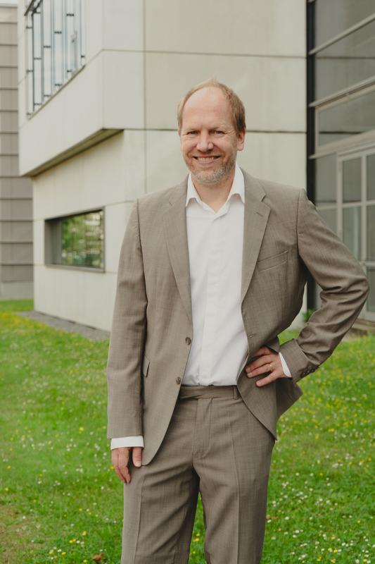 Prof. Dr. rer. nat. habil. Sebastian Sager has been appointed Max Planck Fellow and will head the Mathematical Optimization and Machine Learning research group at the Max Planck Institute for Dynamics of Complex Technical Systems in Magdeburg.