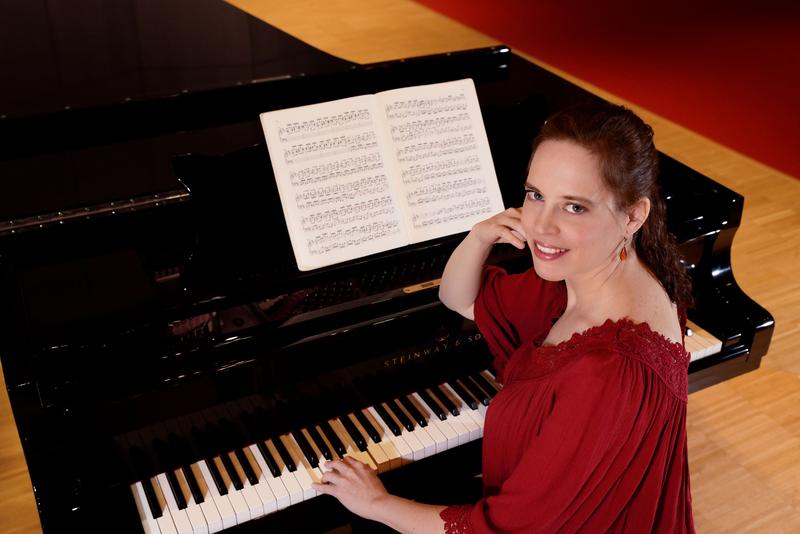 Die bekannte französische Pianistin Jennifer Fichet wird bei der feierlichen Eröffnung der Saarbrücker Tagung spielen.