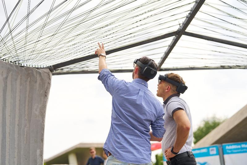 Während der Konferenz können die Teilnehmenden Demonstratoren im Maßstab 1:1 besichtigen: hier „Shelltonics“ mit Augmented Reality.