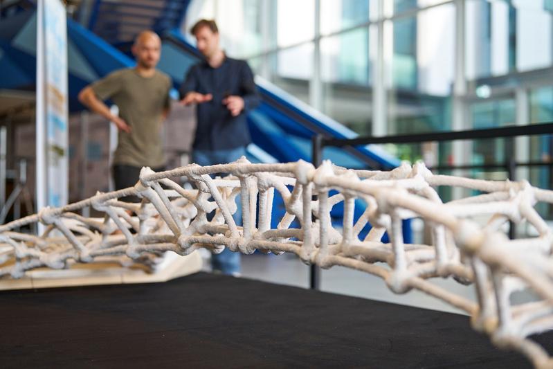 Die Brücke wurde mit dem 3D-Injektionsdruck-Verfahren hergestellt. 