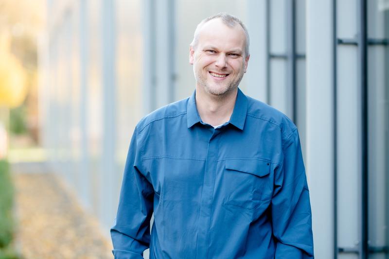 Lars Schäfer untersucht die Details des Abläufe in Zellen mit Computersimulationen.