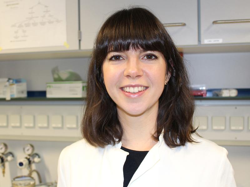 Die Wissenschaftlerin Dr. Lara Thieme erhält für die Anwendung eines Mottenlarven-Infektionsmodells einen Thüringer Tierschutzpreis für die Entwicklung von Alternativmethoden für Tierversuche. 