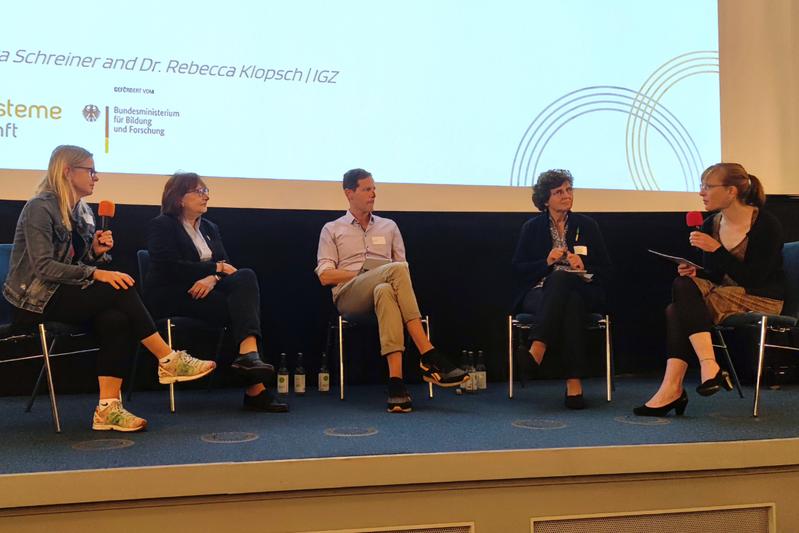 Von links: Monika Schreiner, Christine Lang, Matthias Lech, Sabine Kulling und Rebecca Klopsch bei der Panel Diskussion beim ersten Agricultural Systems of the Future Summit in Berlin