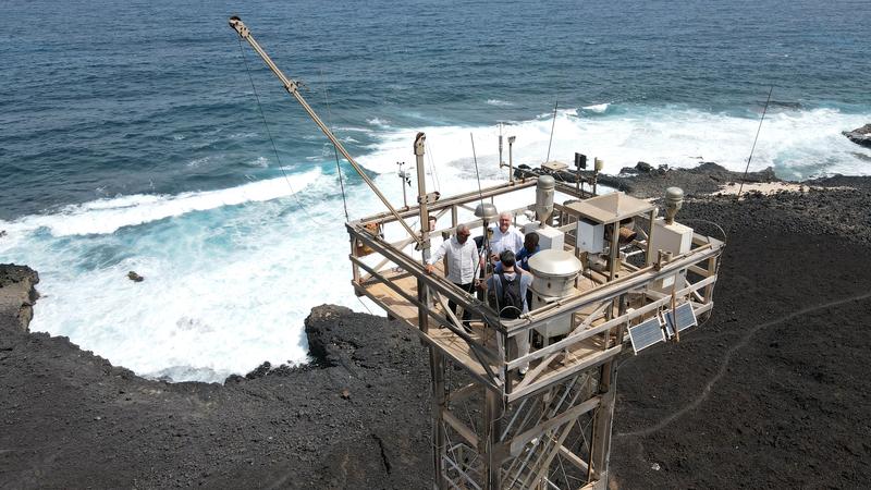 Both presidents climbed the 30 meter high tower, which was built in 2010 with funds from the Leibniz Association under the leadership of TROPOS together with the Max Planck Institute for Biogeochemistry and is the core of the observatory.