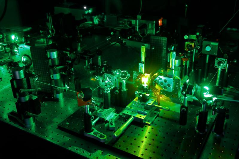 Das Fraunhofer IAF stellt auf der Quantum Effects 2023 Ergebnisse und Perspektiven seiner Forschung in den Bereichen Quantensensorik und Quantencomputing vor. 