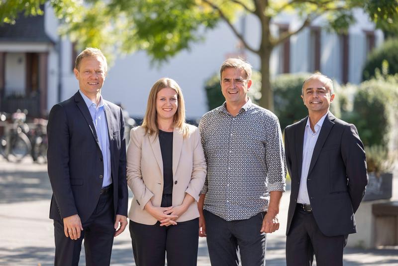 Nachhaltig für die Frankfurt UAS im Einsatz: Das Nachhaltigkeits-Quartett v.l.n.r.: Prof. Dr. Timo von Wirth, Prof. Dr. Caroline Schmitt, Prof. Dr.-Ing. Jan Dieterle, Prof. Dr.-Ing. Bhavin Kapadia