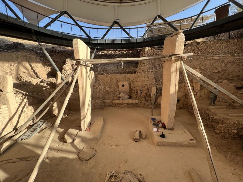 Göbekli Tepe, Sonderbau D: Die Wildschweinstatue wurde im nördlichen Bereich des Bauwerks gefunden