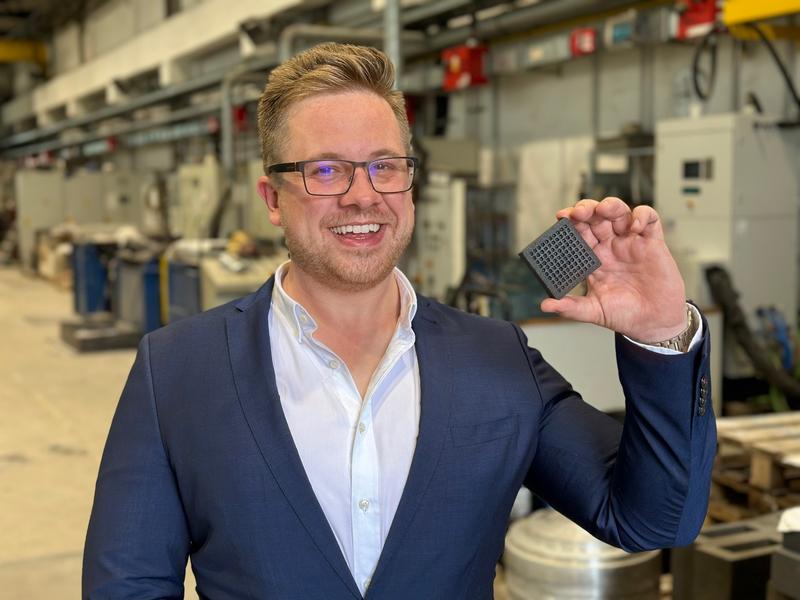 Dipl.-Ing. Benedict Baumann und sein Forschungsteam vom Gießerei-Institut entwickeln im Validierungsprojekt PrintFirsT neue umweltfreundliche Filtersysteme für Aluminiumgießereien.