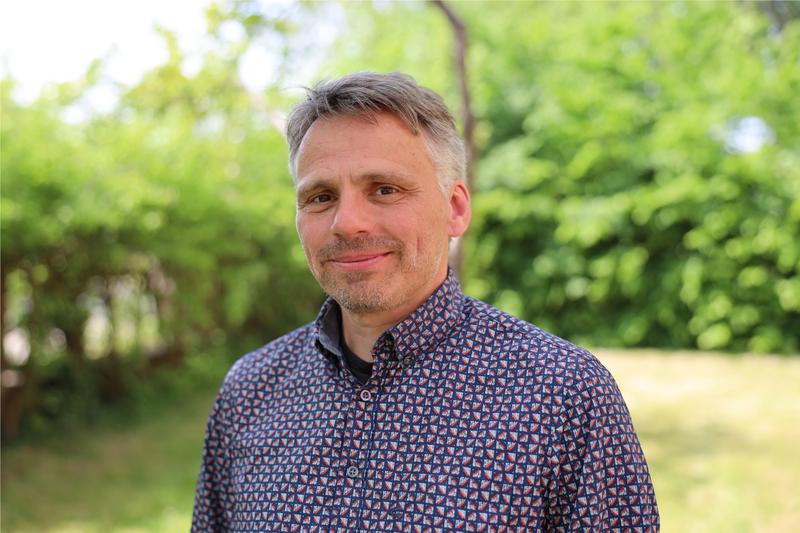 Fabian Leendertz, Director of the Helmholtz Institute for One Health (HIOH) in Greifswald and a leading international expert on zoonoses, receives the Hamburg Science Prize 2023 on the topic of "One Health".