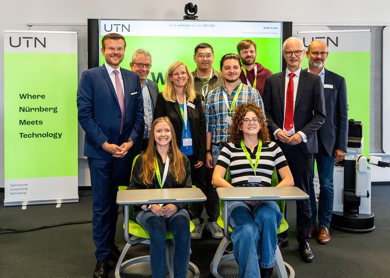 Lord Mayor Marcus König, Founding Chair Prof. Wolfram Burgard, Founding Vice President Prof. Isa Jahnke, Founding President Prof. Hans Jürgen Prömel and Kanzler Dr. Markus Zanner with the first students at UTN 