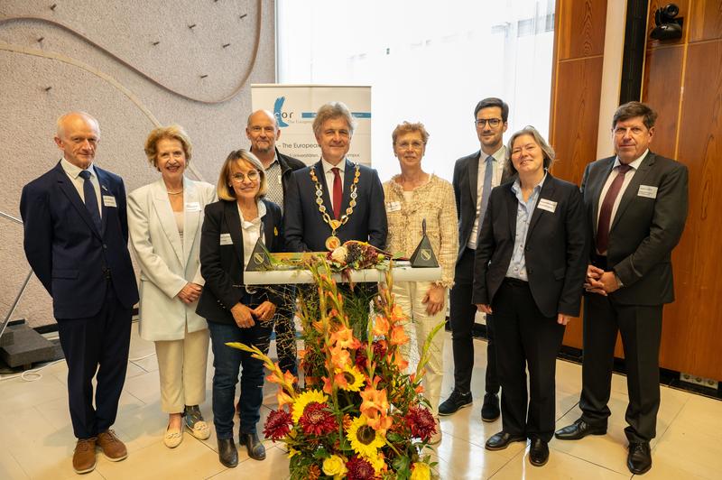 Intensive Zusammenarbeit: Hochschulleitungen und Stadtoberhäupter beim Eucor-Städte-Treffen in Karlsruhe  (ausführliche Bildunterschrift am Textende; Foto: Monika Müller-Gmelin, Presse- und Informationsamt Stadt Karlsruhe ).