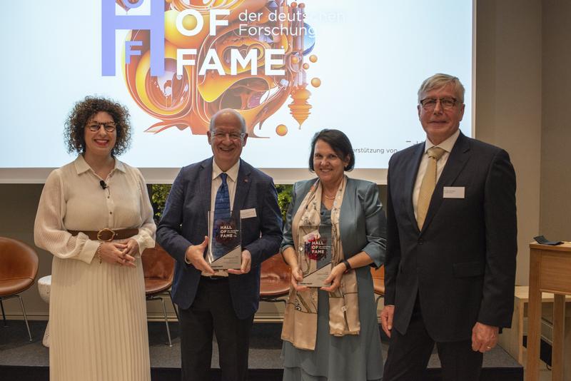 v.l. Simone Salden, Stv. Chefredakteurin manager magazin, Prof. Dr. Wolfgang Wahlster, Gründungsdirektor DFKI, Prof. Dr. Claudia Felser, Direktorin Max-Planck-Institut für Chemische Physik, Dr. Michael Kröher, Kröher, Redakteur manager magazin.
