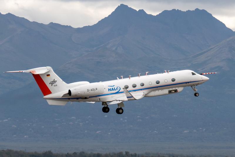 The HALO research aircraft taking off in Alaska for a measurement flight. The compartment located under the front part of the fuselage accommodates the infrared remote sensing device GLORIA (Gimballed Limb Observer for Radiance Imaging of the Atmosphere).