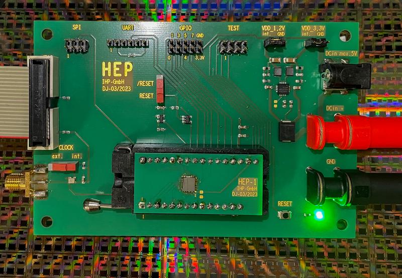 The security chip (at the middle of the bottom) is built in flip-chip technology on an auxiliary board and plugged into a standard socket on the main board. The main board handles communication with other components.