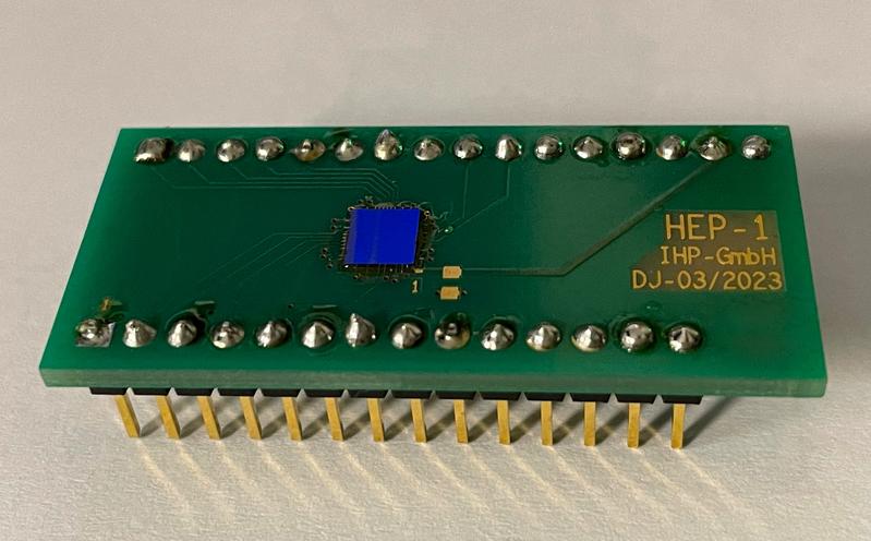 The security chip (at the middle of the bottom) is built in flip-chip technology on an auxiliary board.