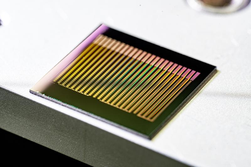 The chip contains almost 8,400 functioning artificial neurons from waveguide-coupled phase-change material. 