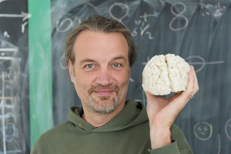 Kristian Franze with brain model
