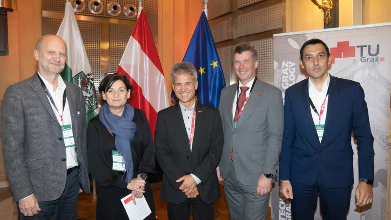 (v.l.): Stefan Rohringer, Deputy CTO & Vice President Infineon Technologies Austria, Andrea Höglinger, Vizerektorin für Forschung TU Graz, Bernd Deutschmann, Leiter des Instituts für Elektronik TU Graz, Horst Bischof, Rektor TU Graz, Miroslav Macan, Končar