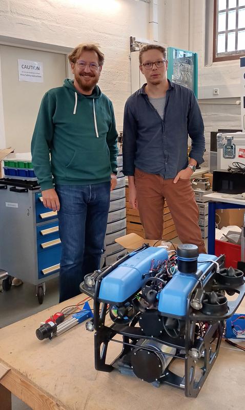Prof. Dr. Andreas Birk and colleague Tim Hansen with one of the underwater robots at Constructor University.