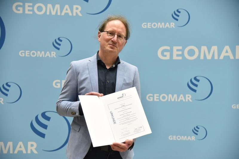 Professor Dr. David Thieltges, Königlich Niederländisches Institut für Meeresforschung und Universität Groningen, erhielt die 29. Petersen-Exzellenzprofessur der Prof. Dr. Werner-Petersen-Stiftung. 