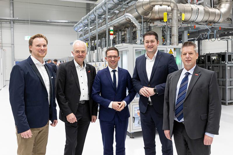 Dr. Stefan Jung (BMBF), Prof. Arno Kwade (Sprecher der BLB), nds. Wissenschaftsminister Falko Mohrs, Braunschweigs Oberbürgermeister Dr. Thorsten Kornblum und TU-Vizepräsident Prof. Peter Hecker.