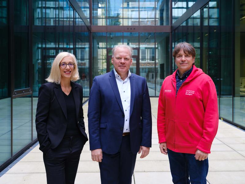 Prof. Dr. Heidrun Bögner-Balz, Prof. Dr. Dieter Uckelmann und Prof. Dr. Berndt Zeitler (v.l.n.r.) leiten IAF an der HFT Stuttgart.