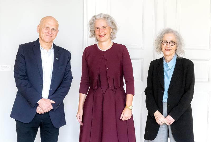 Prof. Dr. Tamir Sheafer, Prof. Dr. Eva Inés Obergfell sowie Prof. Dr. Yfaat Weiss im Mai 2023 in Leipzig