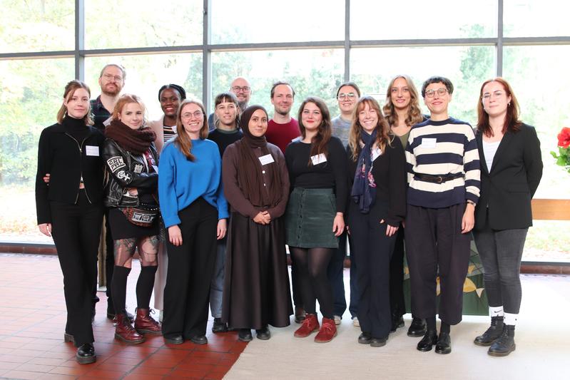 Gruppenfoto mit allen Nominierten und EHB-Rektor (hinten, 4. v. li.) bei ehb.forscht am 7. November 2023