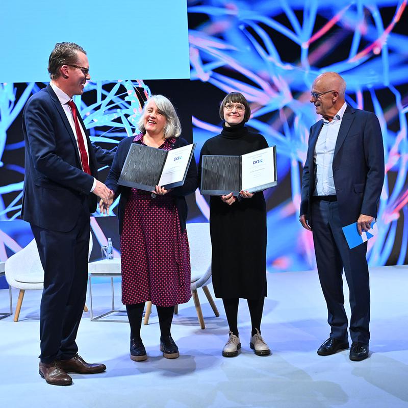 v.l.n.r. Prof. Lars Timmermann, Anna Schubert, Nadja Katzenberger, Prof. Peter Berlit