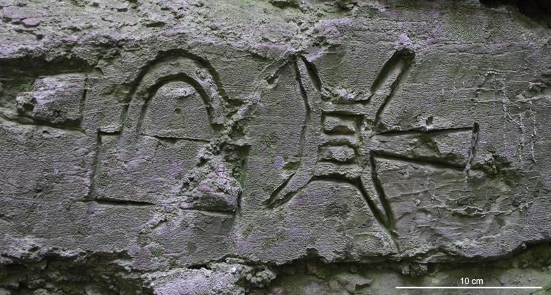 Questenberg, Lkr. Mansfeld-Südharz, Bergfried. Ritzzeichnungen: Vorhängeschloss und Steckschlüssel.