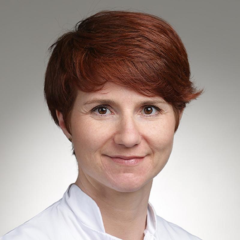 Dr. Melanie Kandulski, Oberärztin der Klinik und Poliklinik für Innere Medizin I des UKR und Fachärztin für Innere Medizin (Endokrinologie und Diabetologie).