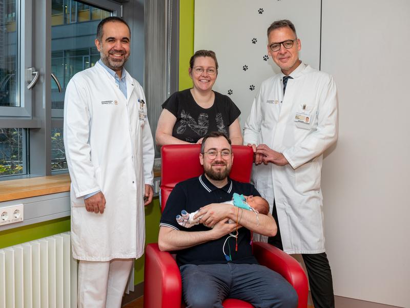 Juliane Fischer und ihr Partner Marko Ott freuen sich über Töchterchen Marta. Dank der Unterstützung von Prof. Mario Rüdiger und Prof. Cahit Birdir aus dem Uniklinikum Dresden geht es der Kleinen langsam besser.