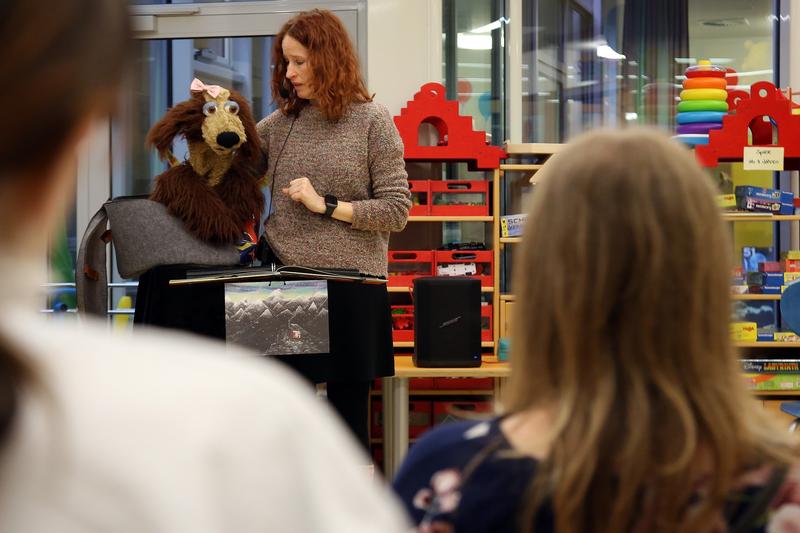 „Zum Elefanten immer geradeaus.“ Tania Schnagl und Lotte nahmen die KUNO-Kinder mit auf eine fantastische Abenteuerreise.