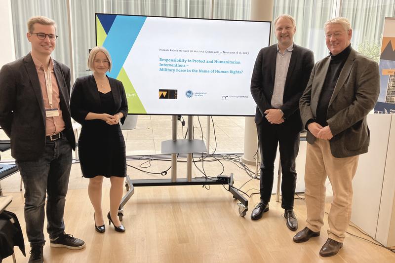 Henning de Vries (von links), Stefanie Bock, Fabian Klose und Eckart Conze organisierten das internationale Symposium.