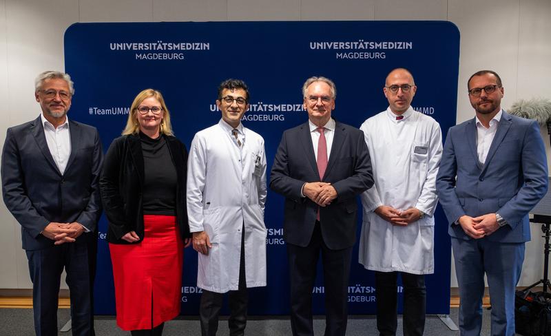 Vorstellung der weltweit ersten erfolgreichen Behandlung der Autoimmunkrankheit Myasthenia gravis in Magdeburg. 