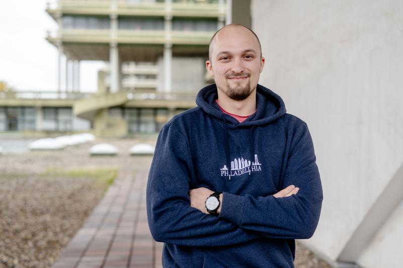  Tim Dirks arbeitet am Lehrstuhl für Angewandte Mikrobiologie der Ruhr-Universität Bochum. 
