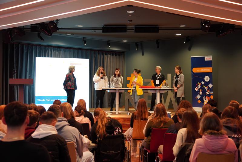 Talkrunde beim zdi-Mädchen-Camp 2023