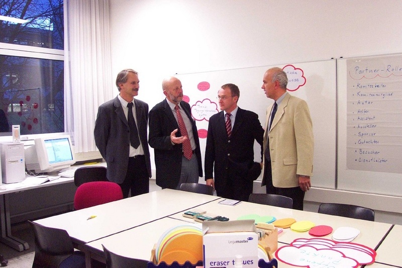 Personen von links nach rechts:Prof. Dr. Herbert Glöckle, Prof. Dr. Georg Obieglo, Rektor FH Reutlingen, Stefan Niedermaier, Geschäftsführer Fa. tesion, Prof. Dr. Alfred Zimmermann
