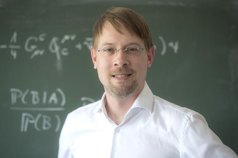 Prof. Dr. Carsten Urbach vom Helmholtz-Institut für Strahlen- und Kernphysik der Universität Bonn ist Sprecher des neuen Sonderforschungsbereichs „NuMeriQS: Numerische Methoden zur Untersuchung von Dynamik und Strukturbildung in Quantensystemen“. 