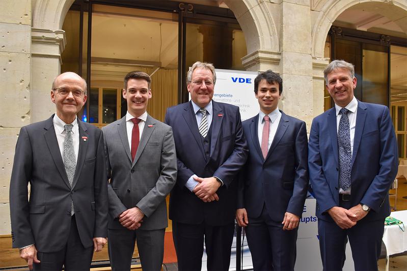 Die beim VDE-Hauptstadtforum 2023 ausgezeichneten Preisträger der TU Braunschweig (v.l.n.r.): Prof. Ulrich Reimers, Tobias Doeker, Prof. Thomas Kürner, Johannes Eckhardt, Prof. Tim Fingscheidt.