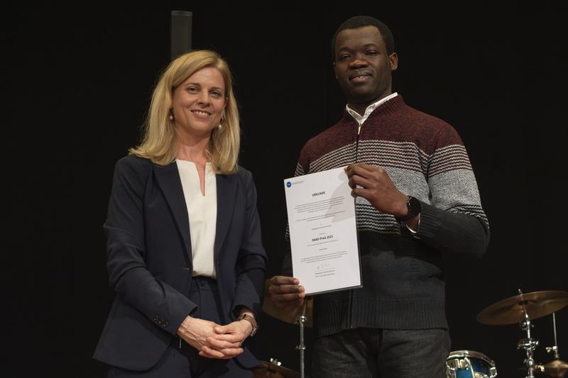 Kande Oudjim (r.) ist DAAD-Preisträger 2023 der PHKA.