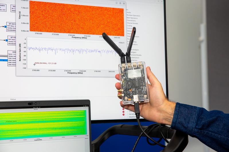 Mit hoher Treffgenauigkeit kann der auf den Normalzustand trainierte „NERO“ Störattacken auf ein Funknetz erkennen.