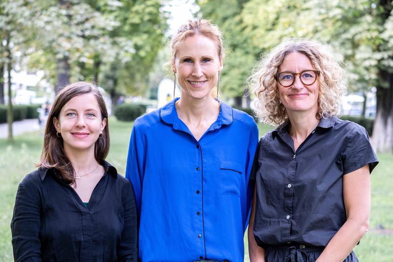 Prof. Dr. med. Katharina Schmitt (rechts) mit den beiden leitenden Psychologinnen Dr. rer. medic. MSc. Hannah Ferentzi und Dip.-Psych. Inga Weidlich (v.l.). 