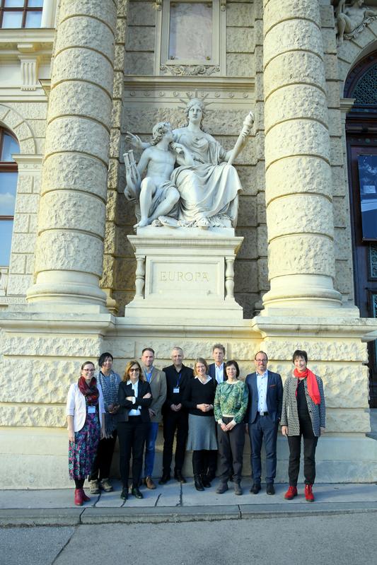 Von links nach rechts: Jana Hoffmann, Gila Kahila Bar-Gal, Ana Casino, Gergely Babocsay, Stefan Orgard, Eva Haffner, Edwin Van Huis, Carole Paleco, Francois Dusoulier, Katrin Vohland 