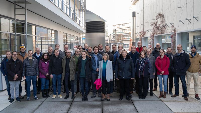 Gruppenfoto des Kickoff-Treffens des Konsortiums in Halle