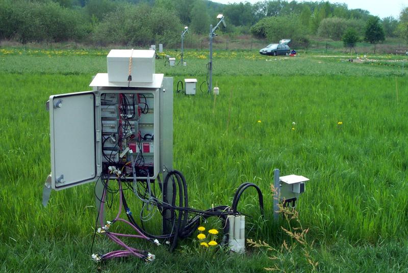 Innenansicht der Kabeldatenloggerbox für das Bodentemperaturmesssystem (Controller Area Network Busmodulsystem) am Versuchsstandort Jena. Foto: Karl Kübler