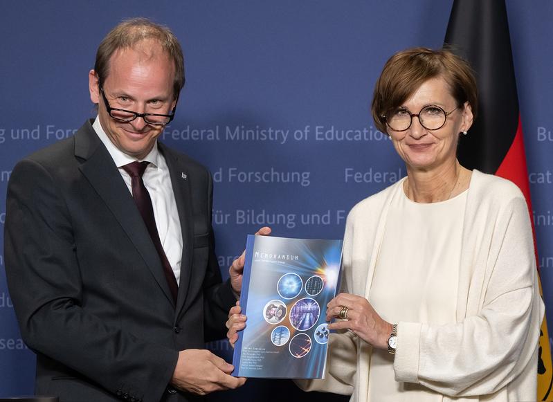 Prof. Constantin Haefner, head of the BMBF expert commission on laser fusion, presented the memorandum on laser-based Inertial Fusion Energy (IFE) to Federal Research Minister Bettina Stark-Watzinger on May 22, 2023.		